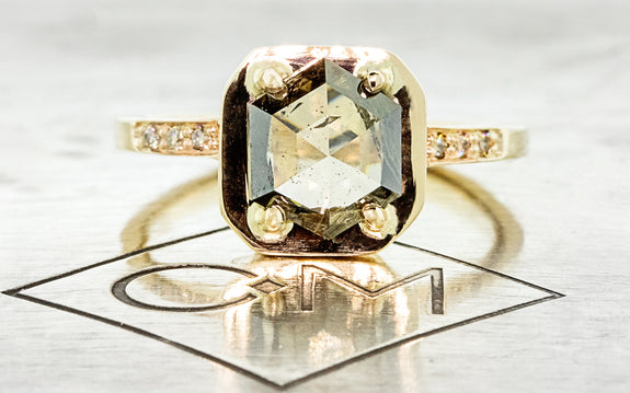AIRA Ring in Yellow Gold with 1.58 Carat Champagne Diamond rotating view on logo