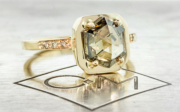 AIRA Ring in Yellow Gold with 1.58 Carat Champagne Diamond three quarter view on logo