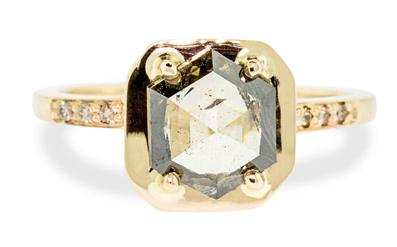 AIRA Ring in Yellow Gold with 1.58 Carat Champagne Diamond roating view